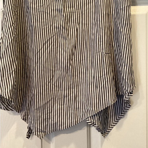 New with Tags Striped Black and White Women's Top - Picture 7 of 7